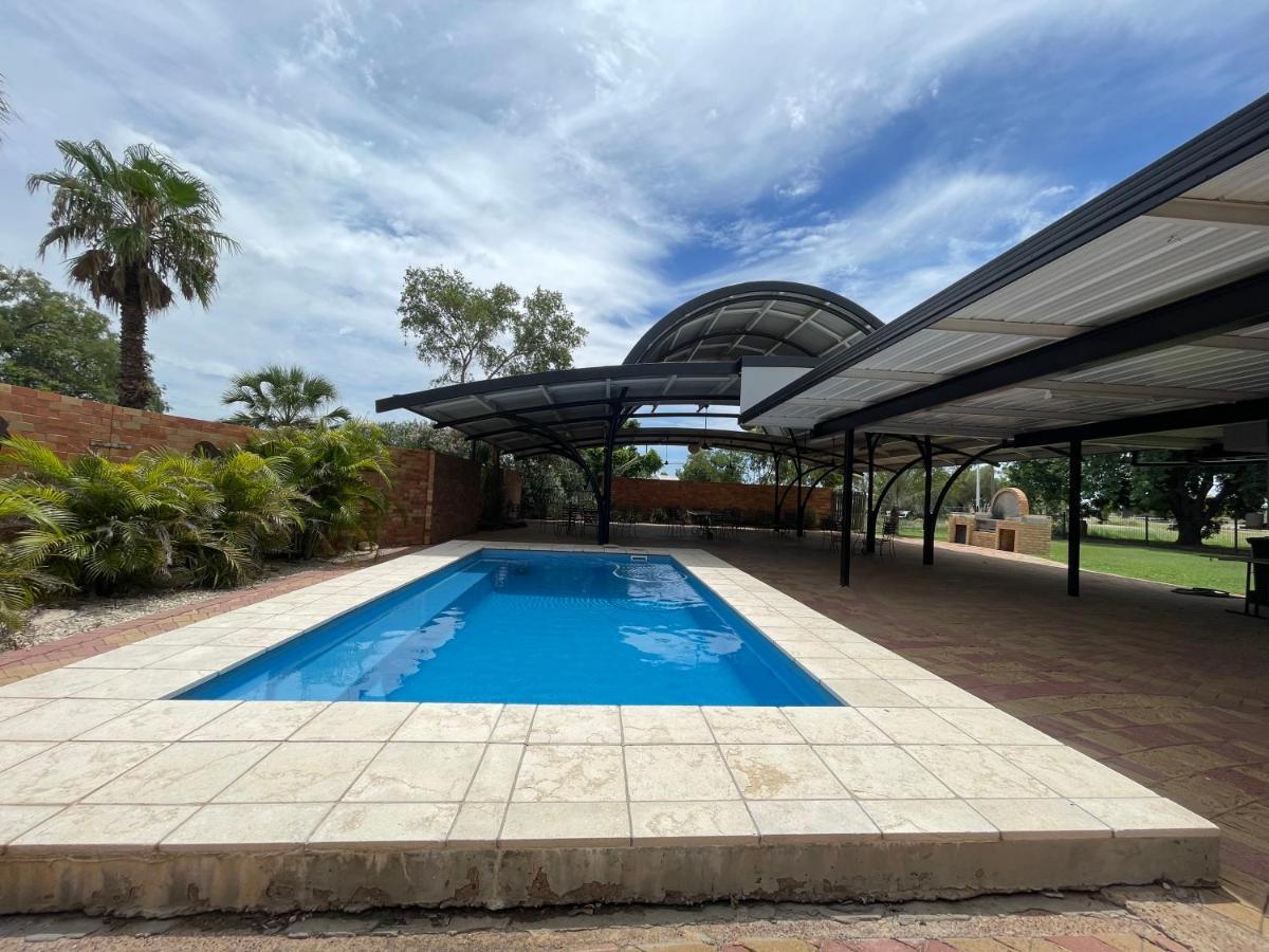לונגריץ' Jumbuck Motor Inn - Pool - Pet Friendly Section - King Beds מראה חיצוני תמונה