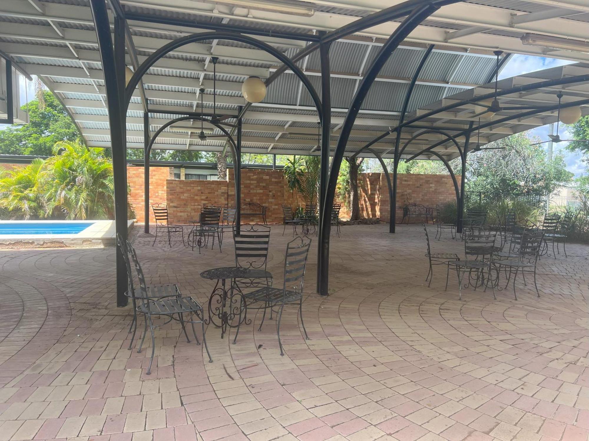 לונגריץ' Jumbuck Motor Inn - Pool - Pet Friendly Section - King Beds מראה חיצוני תמונה