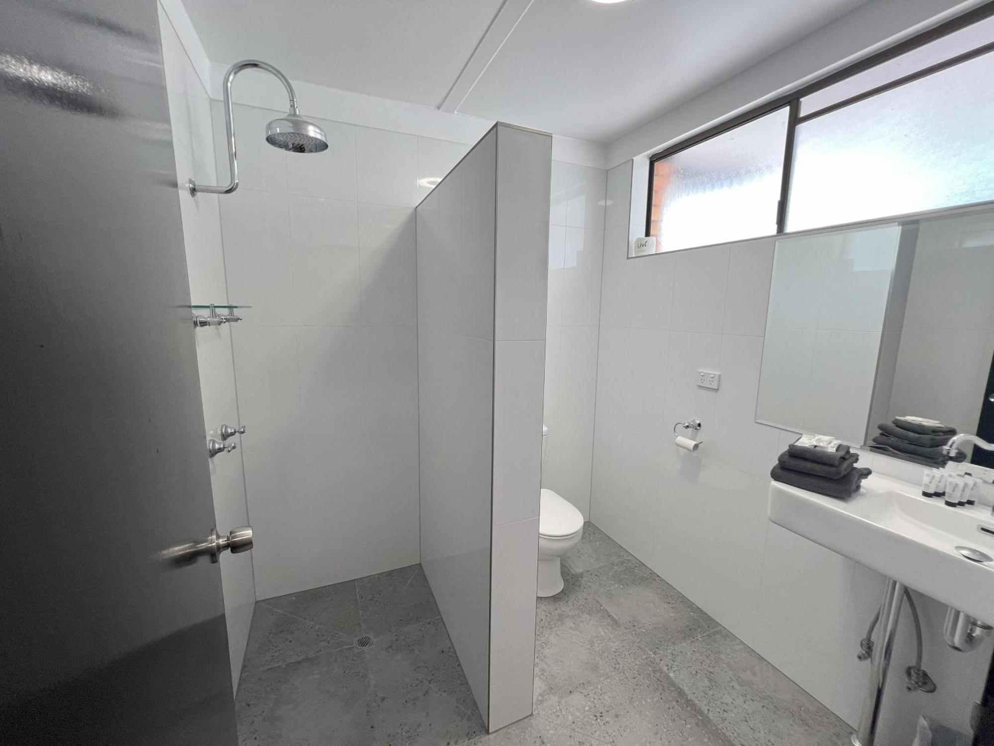 לונגריץ' Jumbuck Motor Inn - Pool - Pet Friendly Section - King Beds מראה חיצוני תמונה